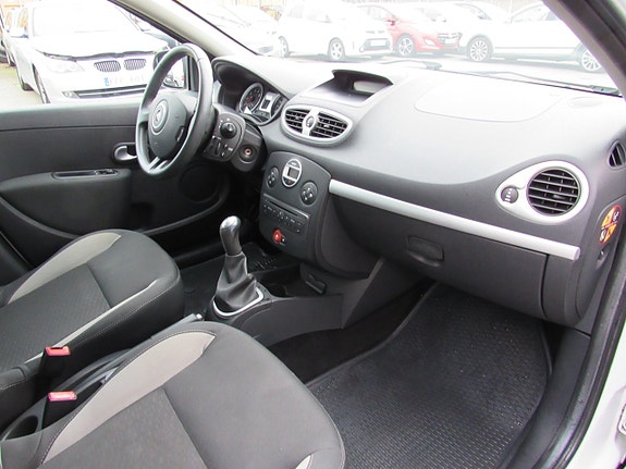 Renault Clio 9 of 14