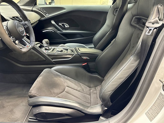 Audi R8 16 of 24