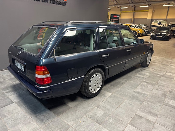 Mercedes-Benz E200 6 of 10