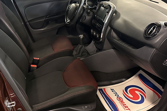 Renault Clio 7 of 9
