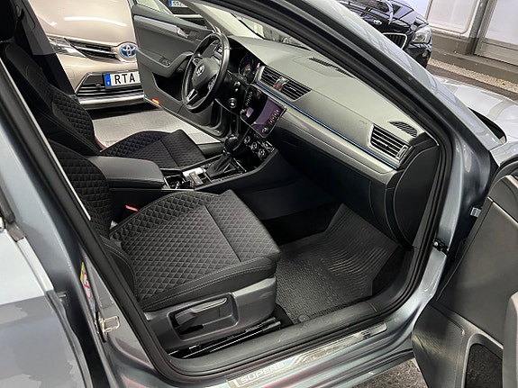 Skoda Superb 12 of 17