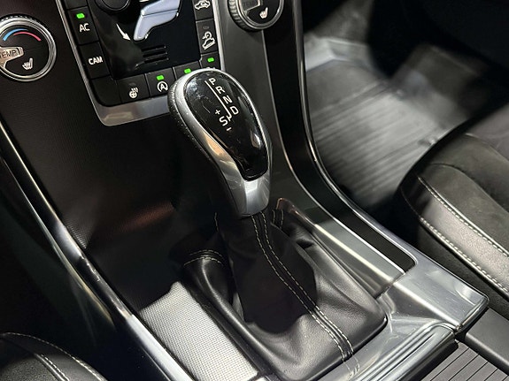 Volvo XC60 10 of 26