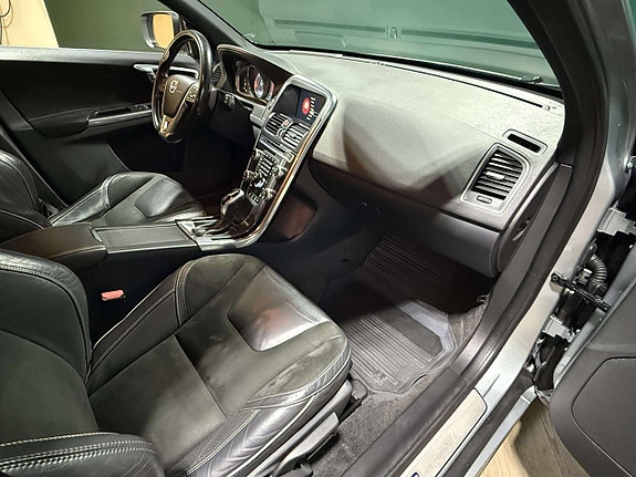 Volvo XC60 5 of 26