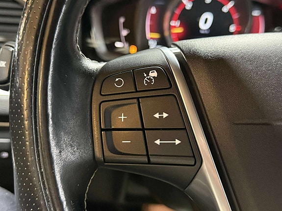 Volvo XC60 8 of 26