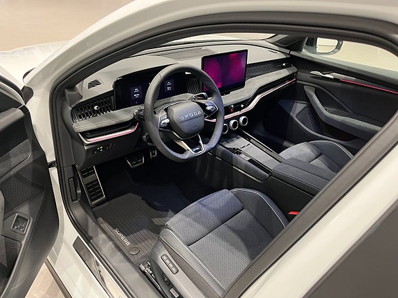 Skoda Superb 11 of 18