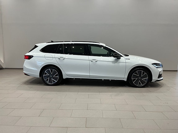 Skoda Superb 3 of 5