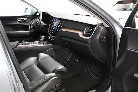 Volvo XC60 9 of 15