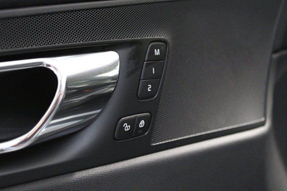 Volvo XC60 11 of 15