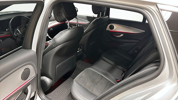 Mercedes-Benz E200 11 of 14