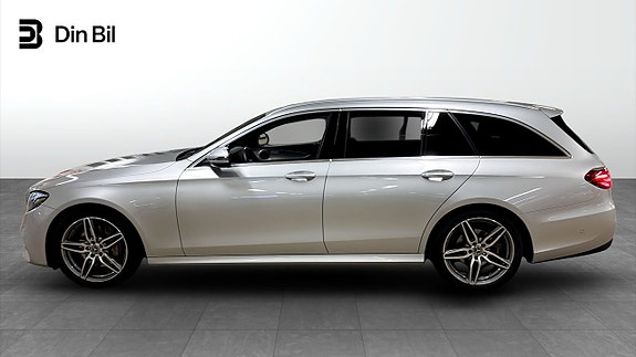 Mercedes-Benz E200 2 of 5