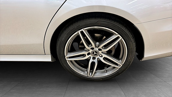 Mercedes-Benz E200 6 of 14