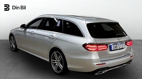 Mercedes-Benz E200 3 of 5