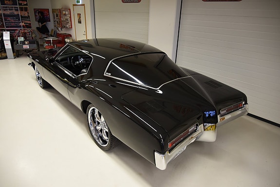 Buick Riviera 28 of 30