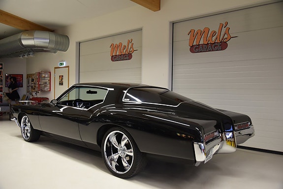 Buick Riviera 8 of 30