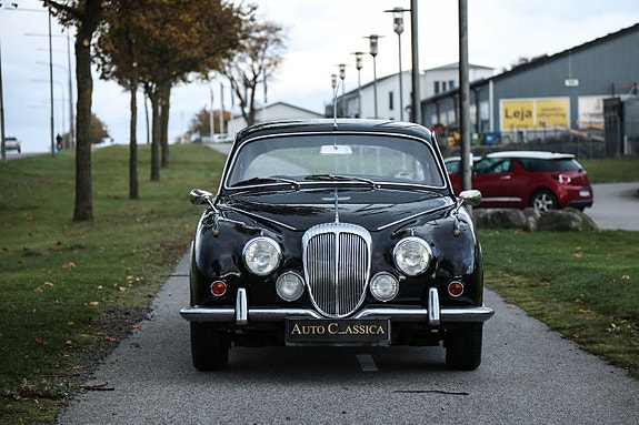 Daimler 2.5 Litre V8 4 of 16