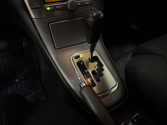Toyota Avensis 15 of 19