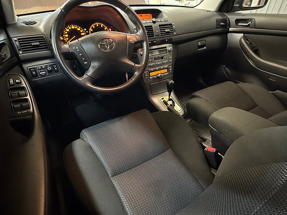 Toyota Avensis 12 of 19