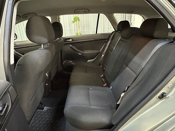 Toyota Avensis 14 of 19
