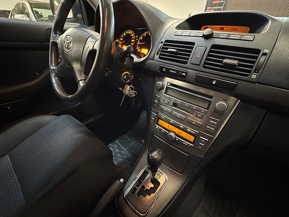 Toyota Avensis 11 of 19