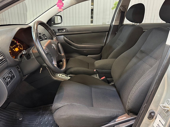 Toyota Avensis 8 of 19