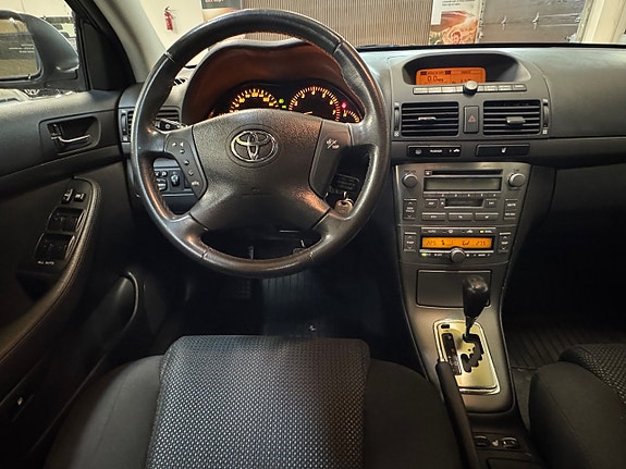 Toyota Avensis 9 of 19