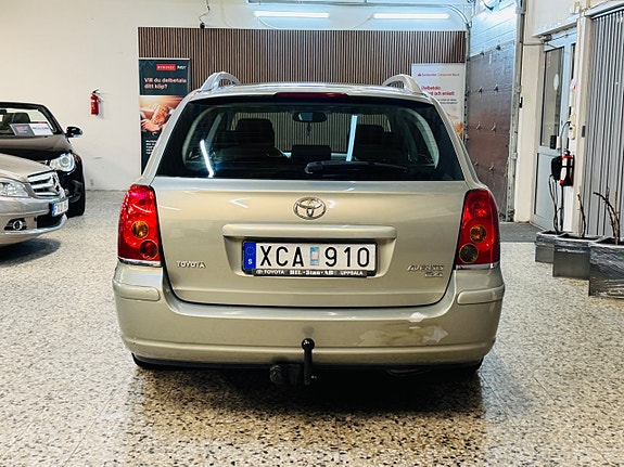 Toyota Avensis 5 of 5