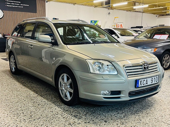 Toyota Avensis 2 of 5