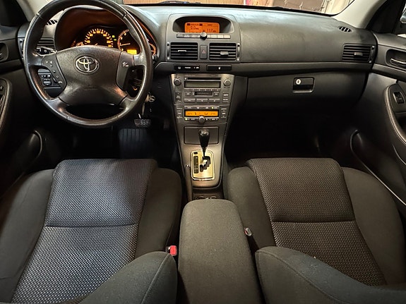 Toyota Avensis 10 of 19