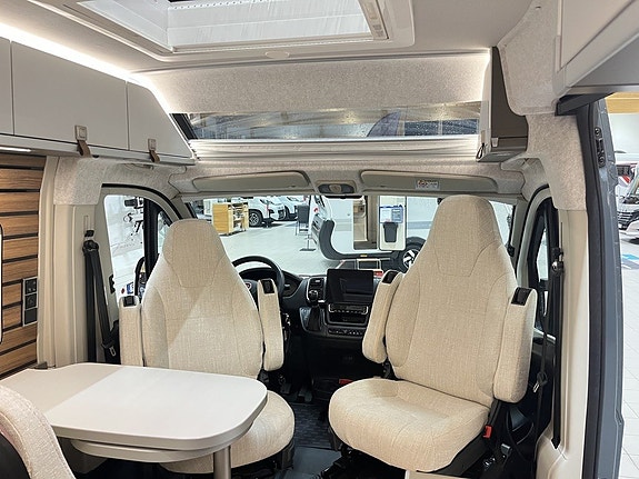 Hymer YOSEMITE (Dragkrok+AC+Aut 180hk+6m+Solcell) 13 of 24
