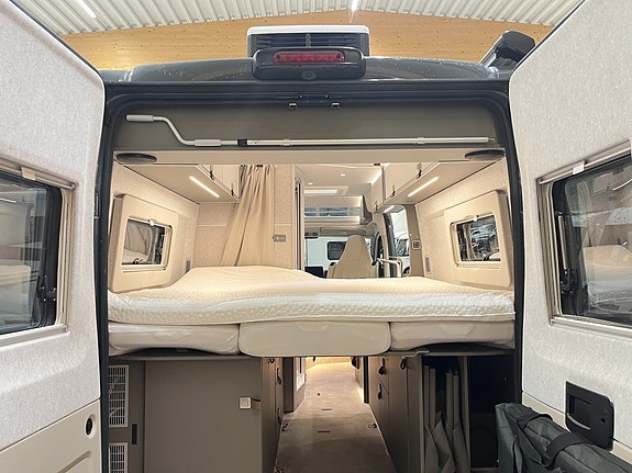 Hymer YOSEMITE (Dragkrok+AC+Aut 180hk+6m+Solcell) 8 of 24