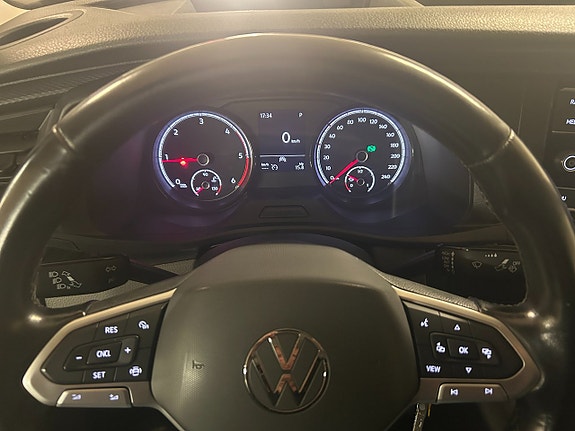 Volkswagen Transporter 12 of 17