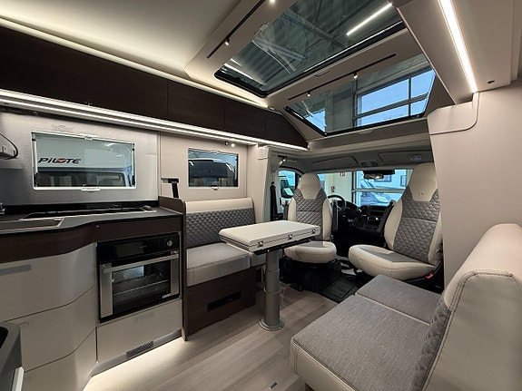 Adria Coral Supreme 670 DC *Queenbed*Automat* 6 of 20