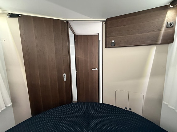 Adria Coral Supreme 670 DC *Queenbed*Automat* 16 of 20