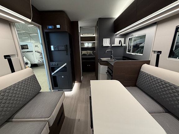 Adria Coral Supreme 670 DC *Queenbed*Automat* 9 of 20
