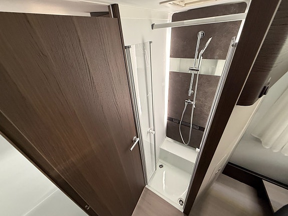 Adria Coral Supreme 670 DC *Queenbed*Automat* 14 of 20
