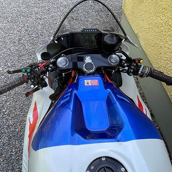 Honda CBR 1000RRr 3 of 10