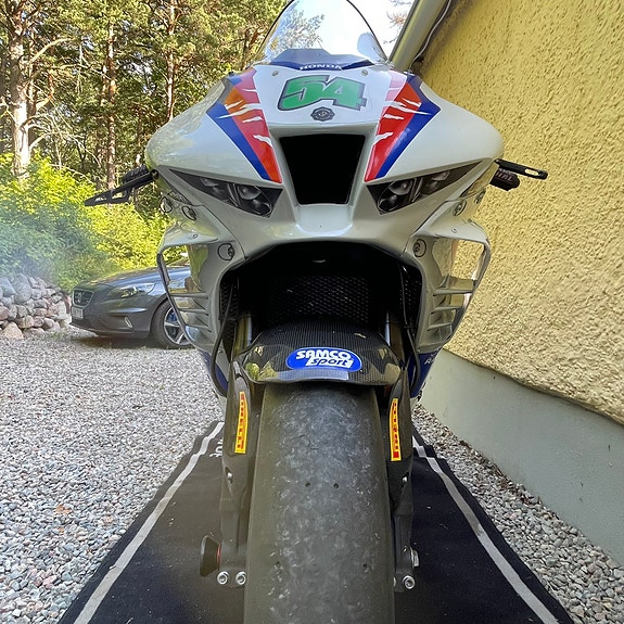 Honda CBR 1000RRr 9 of 10