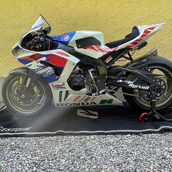 Honda CBR 1000RRr 2 of 10