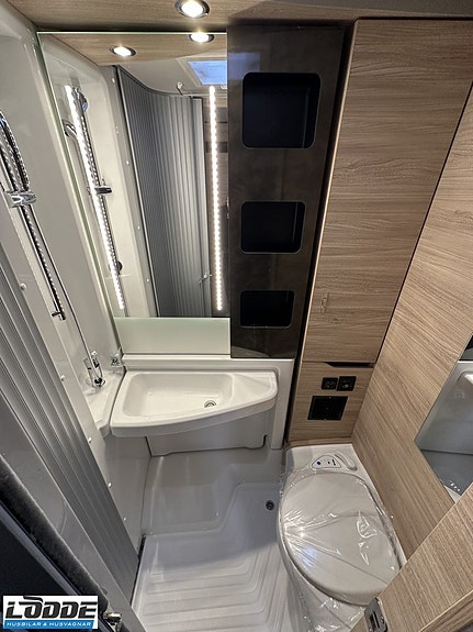 Knaus VAN TI PLUS PLATINUM SELECTION 650 MEG 12 of 14