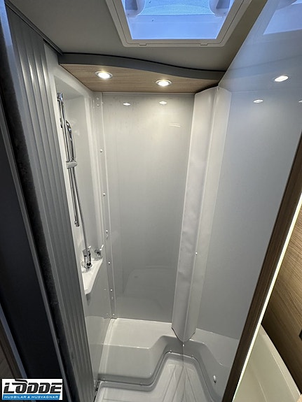Knaus VAN TI PLUS PLATINUM SELECTION 650 MEG 13 of 14
