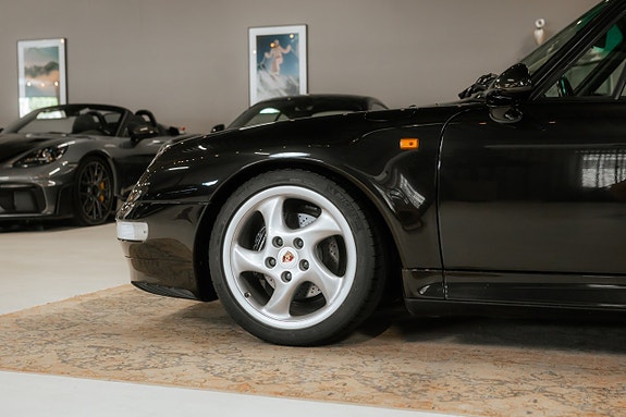 Porsche 911 Carrera S 8 of 24