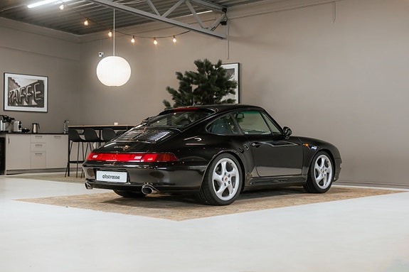 Porsche 911 Carrera S 3 of 5