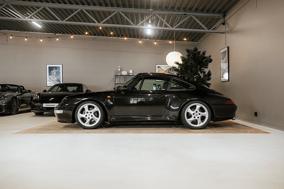 Porsche 911 Carrera S 2 of 5