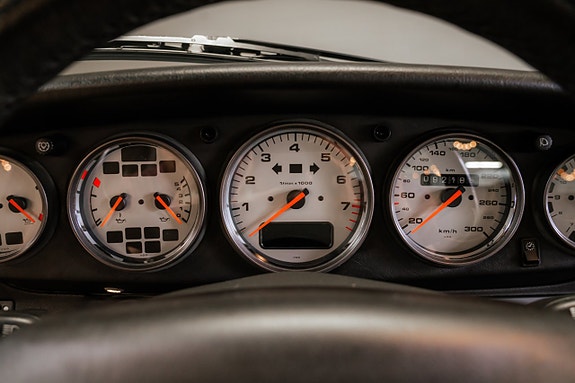Porsche 911 Carrera S 16 of 24