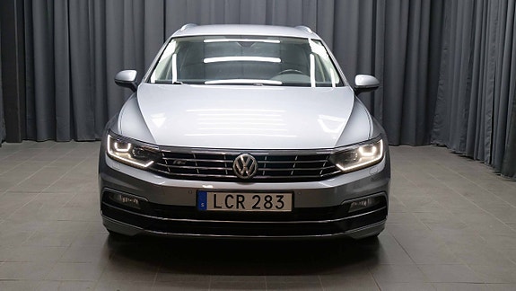 Volkswagen Passat 2 of 5