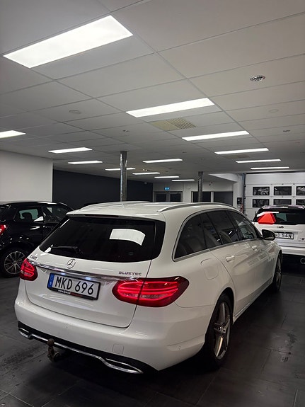 Mercedes-Benz C220 3 of 11