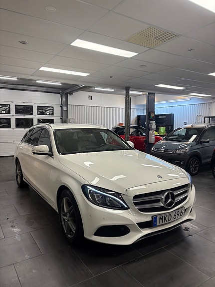 Mercedes-Benz C220 4 of 11