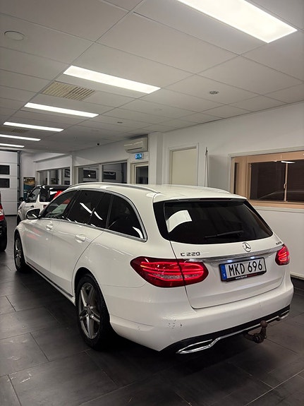 Mercedes-Benz C220 2 of 11