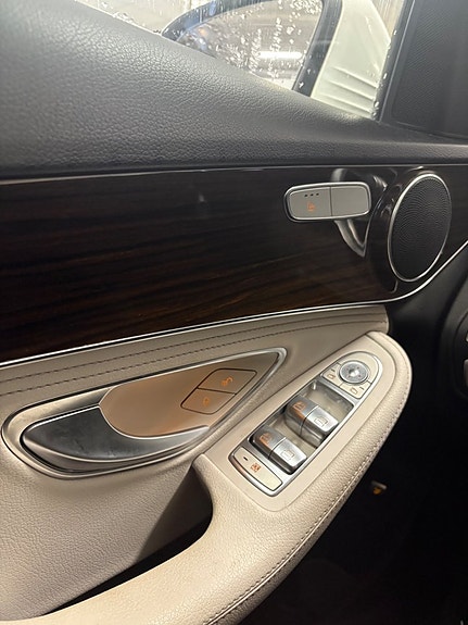 Mercedes-Benz C220 11 of 11