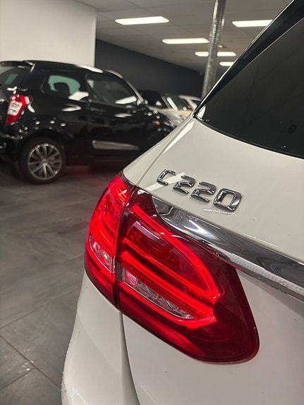 Mercedes-Benz C220 5 of 11